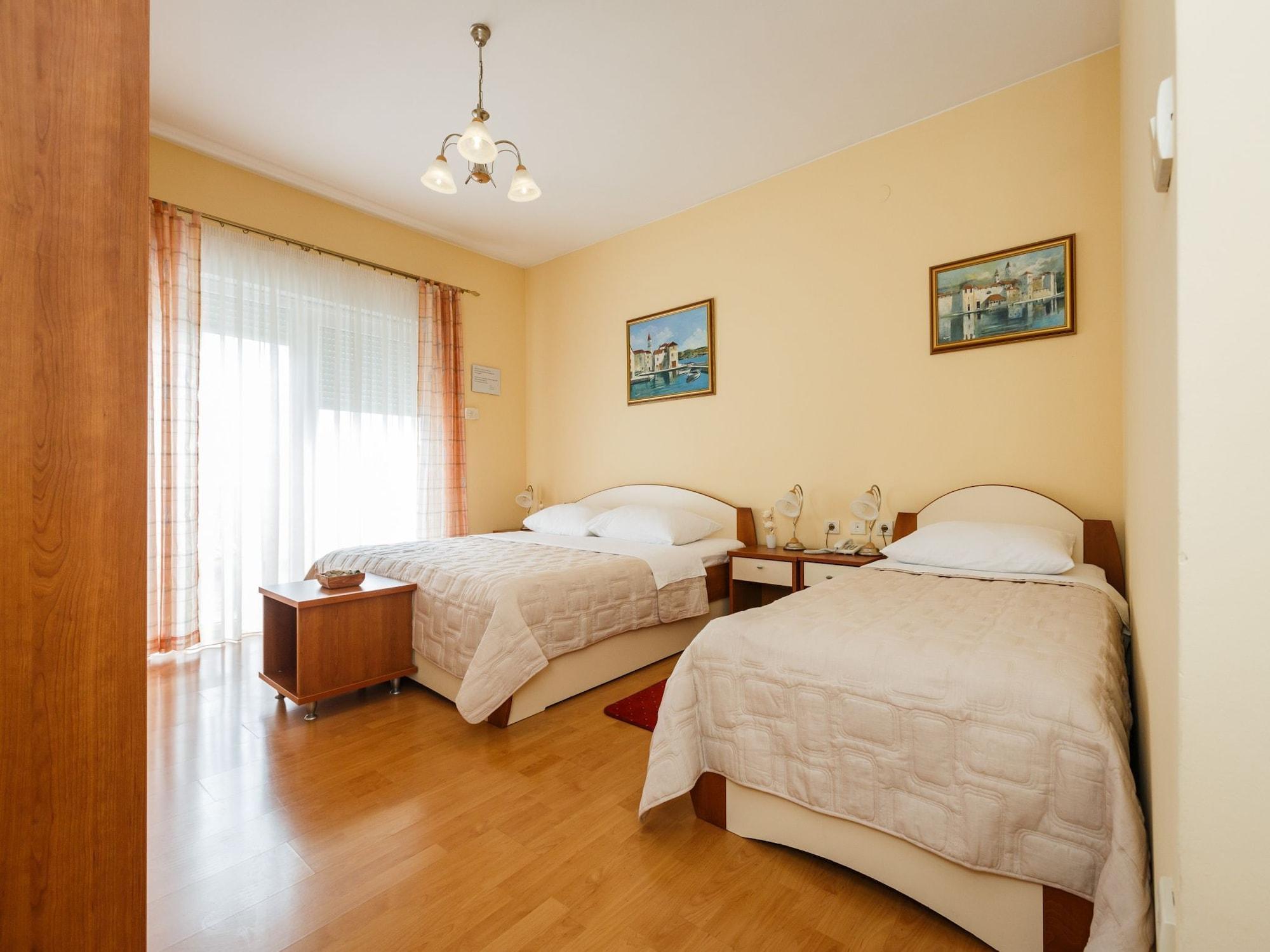 Hotel Adria Kastela Dış mekan fotoğraf