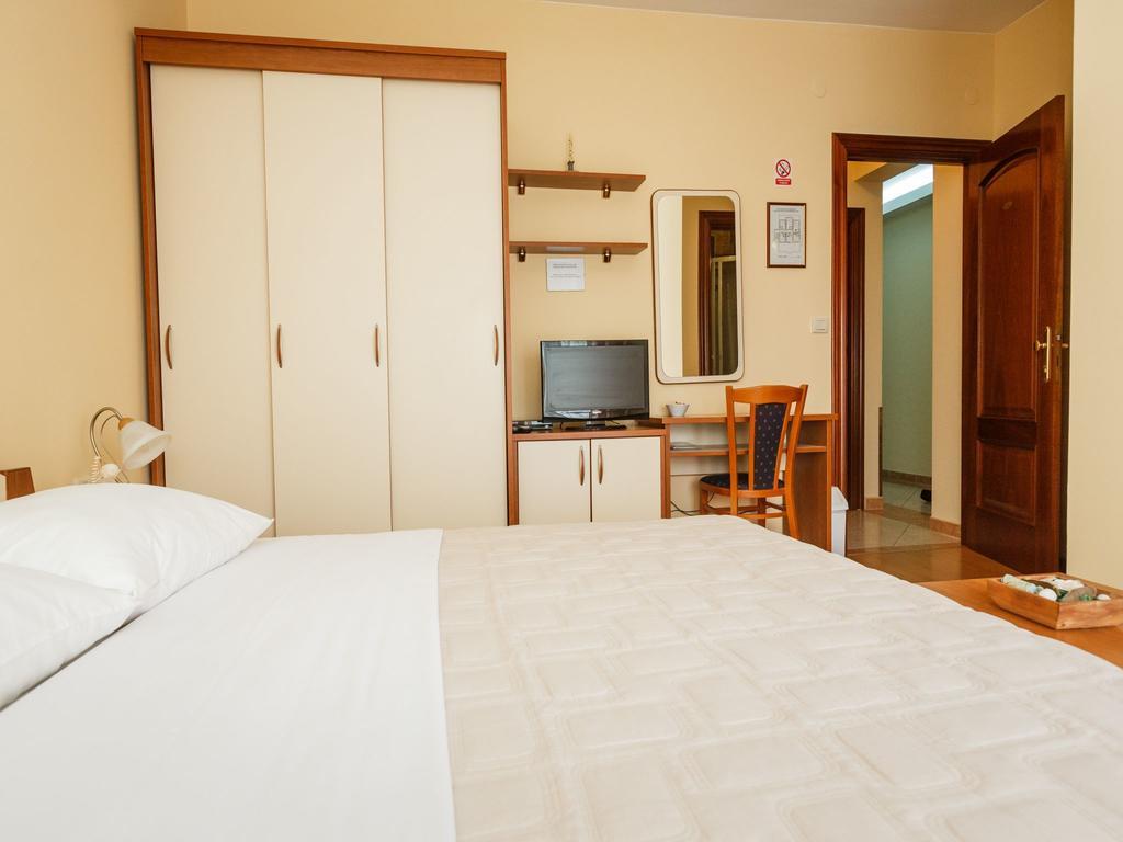 Hotel Adria Kastela Dış mekan fotoğraf