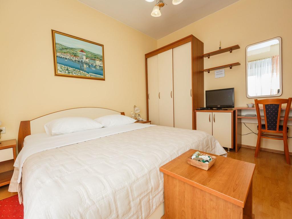 Hotel Adria Kastela Dış mekan fotoğraf