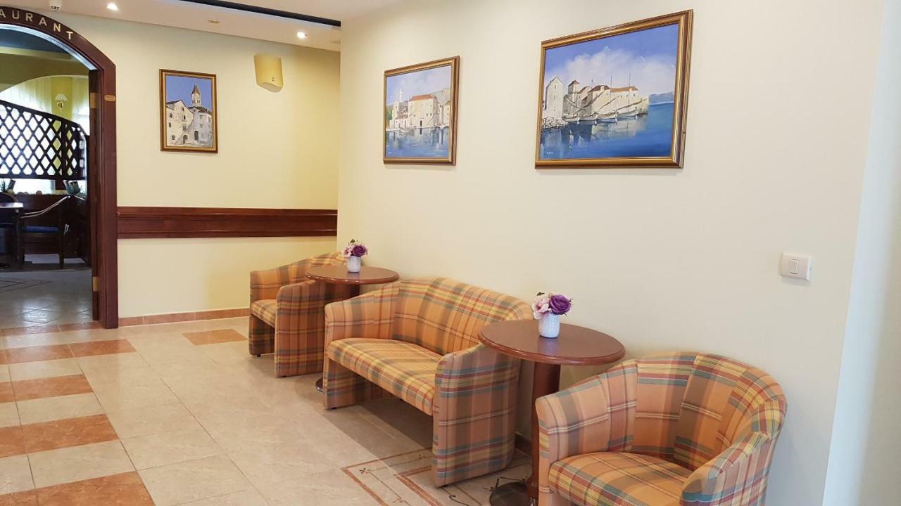 Hotel Adria Kastela Dış mekan fotoğraf