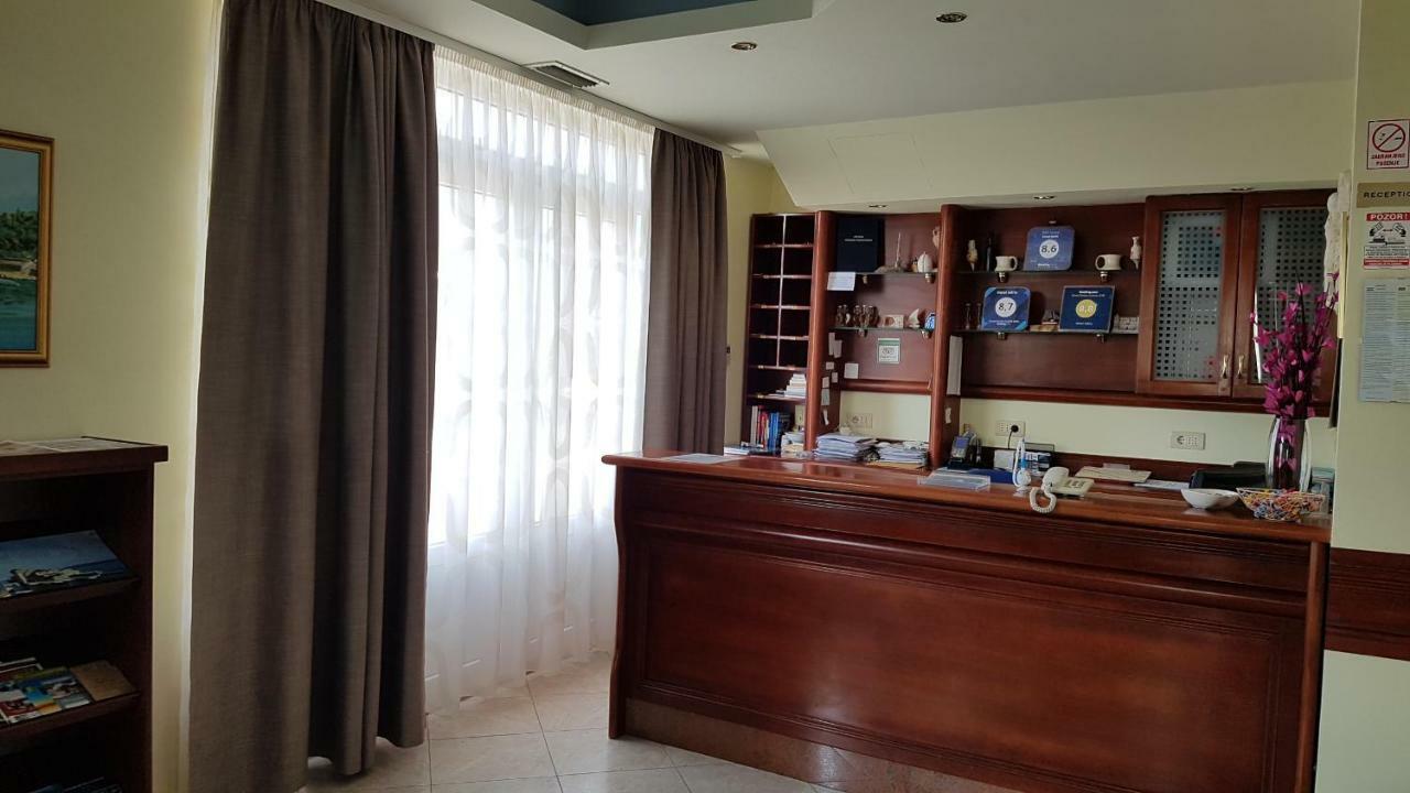 Hotel Adria Kastela Dış mekan fotoğraf